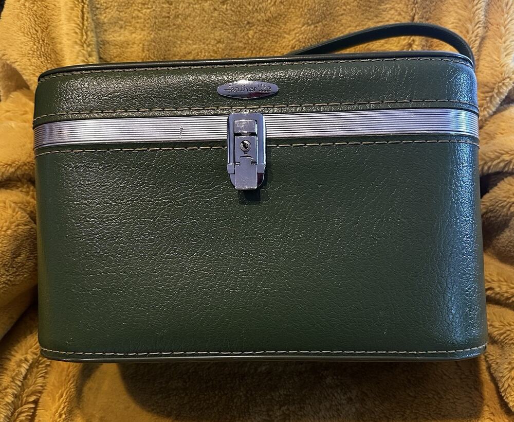 Sears Featherlite Avocado Green Travel/Makeup Case Vintage 60’s Retro Hollywood